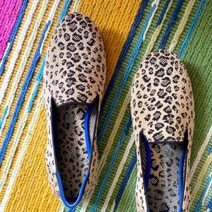 Rothy’s size W9.5, gently used. So perfect for daily wear while looking fierce.